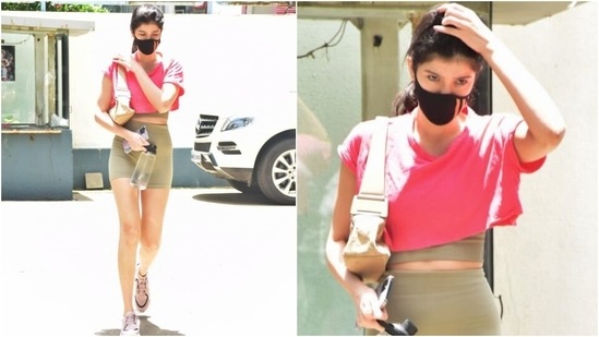 Shanaya teamed the top with a matching pair of beige biker shorts with a high-rise waistline. She wore the ensemble with chunky sneakers and a black face mask.(HT Photo/Varinder Chawla)