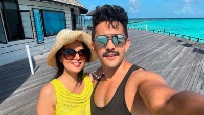 Aditya Narayan poses with her beau Shweta Agarwal in front of a scenic backdrop. (Instagram/@adityanarayanofficial)