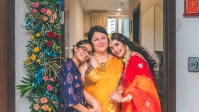 Charu Asopa Sen gets clicked with her mother-in-law Subhra Sen and Sushmita Sen's older daughter Renee Sen. (Instagram/@asopacharu)