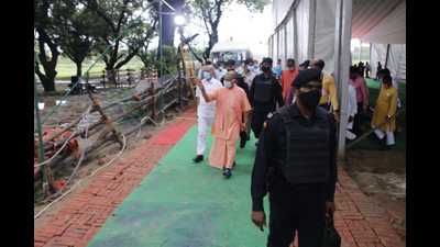 CM Yogi Adityanath reviewing the preparations for President Ram Nath Kovind’s Gorakhpur visit. (Ht Photo) CM Yogi Adityanath reviewing the preparations for President Ram Nath Kovind’s Gorakhpur visit. (Ht Photo)
