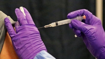 Scientists also said that besides booster shots, other factors are contributing to the decline in infection. (AP file photo) Scientists also said that besides booster shots, other factors are contributing to the decline in infection. (AP file photo)