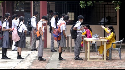 Schools did away with refreshment breaks, PT classes and held classes in two shifts, as per state government guidelines. (HT Photo) Schools did away with refreshment breaks, PT classes and held classes in two shifts, as per state government guidelines. (HT Photo)