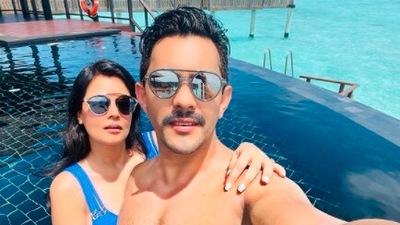 Aditya Narayan and his wife Shweta Agarwal left no stone unturned in making the most of their Maldives trip. (Instagram/@shwetaagarwaljha)