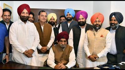 Cabinet ministers Sukhjinder Singh Randhawa, Charanjit Singh Channi and Sukhbinder Sarkaria, besides Punjab Congress general secretary (organisation) Pargat Singh and around two dozen legislators met at Tript Rajinder Bajwa’s house in Chandigarh on Tuesday. (HT file photo) Cabinet ministers Sukhjinder Singh Randhawa, Charanjit Singh Channi and Sukhbinder Sarkaria, besides Punjab Congress general secretary (organisation) Pargat Singh and around two dozen legislators met at Tript Rajinder Bajwa’s house in Chandigarh on Tuesday. (HT file photo)