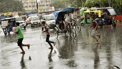 Rain lashed parts of Patna on Tuesday. (Santosh Kumar/HT Photo) Rain lashed parts of Patna on Tuesday. (Santosh Kumar/HT Photo)