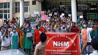 Members of the National Health Mission Union staging a protest at Government Multi Speciality Hospital, Sector 16, Chandigarh, on Tuesday. (Keshav Singh/HT) Members of the National Health Mission Union staging a protest at Government Multi Speciality Hospital, Sector 16, Chandigarh, on Tuesday. (Keshav Singh/HT)