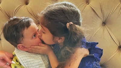 Kareena Kapoor's son Jeh celebrates his first Raksha Bandhan with his cousin Inaaya. Kareena Kapoor's son Jeh celebrates his first Raksha Bandhan with his cousin Inaaya.