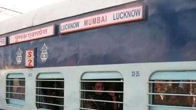 The Mumbai-bound Pushpak Express is bracketed among the city’s most prestigious trains and connects Lucknow to the country’’s financial capital Mumbai.. (For representation only) The Mumbai-bound Pushpak Express is bracketed among the city’s most prestigious trains and connects Lucknow to the country’’s financial capital Mumbai.. (For representation only)