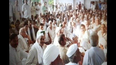 Khap Thambedars’ panchayat in Kharad village. (HT photo) Khap Thambedars’ panchayat in Kharad village. (HT photo)