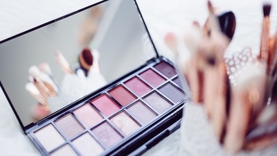After filling your brows with a brow pencil, take your waterproof mascara, remove the excess and lightly brush your brows with it. (Unsplash)