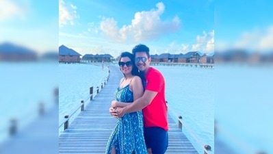 Sharing this picture on his Instagram handle, Aditya Narayan, captioned it, "There are holidays and then there are experiences that are etched in your memory forever. Sun Siyam is an absolute beauty of a place &amp; their hospitality is unparalleled. Their food is the cherry on top. We will surely be visiting this slice of heaven as soon as we get the chance. Thank you for having us". (Instagram/@adityanarayanofficial)