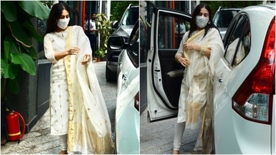 Sara wore a long ivory kurta featuring a keyhole detail on the neckline and gold brocade embroidery all over. The kurta had long sleeves. (HT Photo/Varinder Chawla) Sara wore a long ivory kurta featuring a keyhole detail on the neckline and gold brocade embroidery all over. The kurta had long sleeves. (HT Photo/Varinder Chawla)