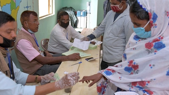 Updating voters’ photographs in the voters’ list will help booth officers identify genuine voters at the time of elections.(ANI file photo. Representative image)