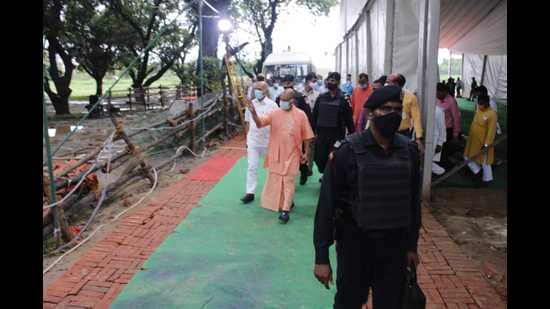 CM Yogi Adityanath reviewing the preparations for President Ram Nath Kovind’s Gorakhpur visit. (Ht Photo)