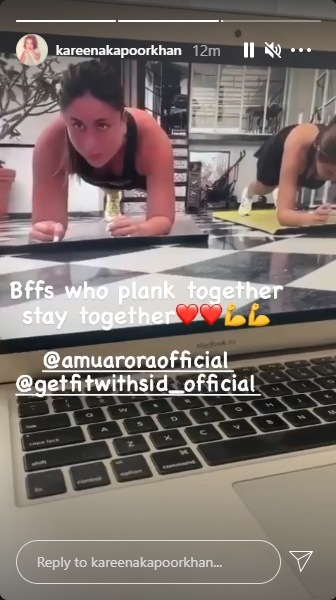 Kareena Kapoor did planks with Amrita Arora.