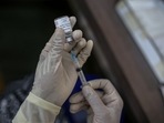 A nurse prepares a dose of Bharat Biotech Ltd. Covaxin vaccine at a Covid-19 vaccination center.(Bloomberg) A nurse prepares a dose of Bharat Biotech Ltd. Covaxin vaccine at a Covid-19 vaccination center.(Bloomberg)