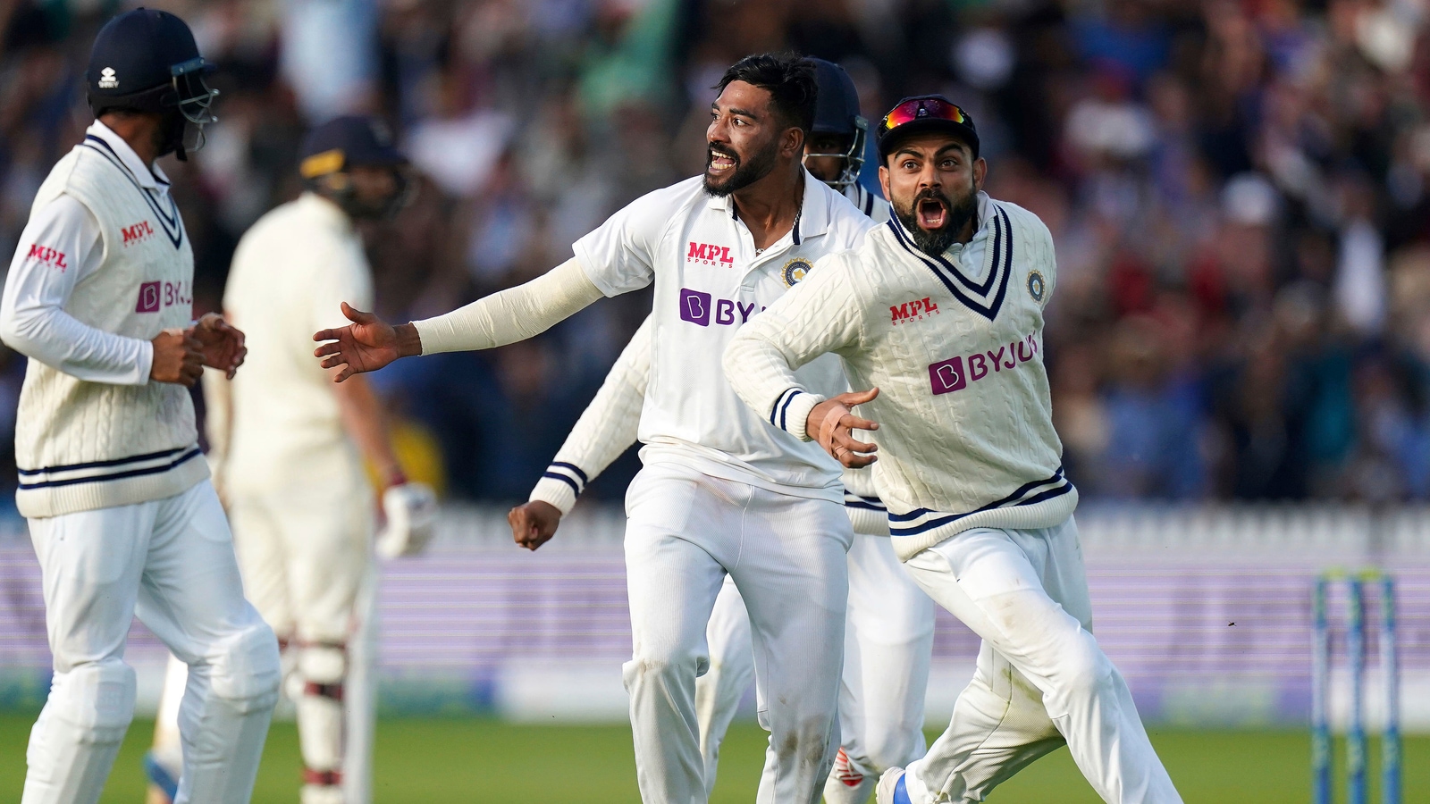 “RCB का नाम चिल्लाना बंद करो…!” Virat Kohli को नहीं पसंद आया दर्शकों का आरसीबी चिल्लाना, मैदान पर दर्शकों को दिखाई अँगुली, वीडियो हुआ वायरल
