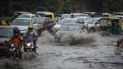 Commuters wade through a water logged stretch at AIIMS after heavy rains lashed New Delhi on August 21 (Sanchit Khanna/HT PHOTO) Commuters wade through a water logged stretch at AIIMS after heavy rains lashed New Delhi on August 21 (Sanchit Khanna/HT PHOTO)