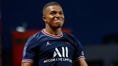 PSG rejects Madrid offer for Mbappé but is open to negotiate (REUTERS)