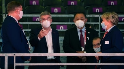 International Olympic Committee (IOC) President Thomas Bach and JOC President Yasuhiro Yamashita (REUTERS)