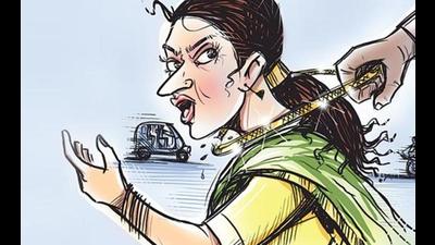 The victim was taking a stroll outside her house at Sunny Enclave, Kharar, when two bike-borne snatchers struck. (HT PHOTO)