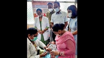 Civil surgeon Dr Kiran Ahluwalia inaugurated the drive in Ludhiana on Wednesday. (HT)