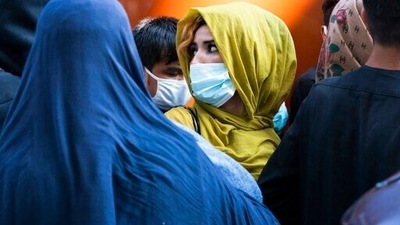 Families evacuated from Kabul, Afghanistan, wait to board a bus after they arrived at Washington Dulles International Airport. (AP) Families evacuated from Kabul, Afghanistan, wait to board a bus after they arrived at Washington Dulles International Airport. (AP)