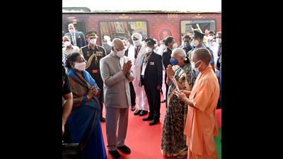 President Ram Nath Kovind being welcomed by UP governor Anandiben Patel, CM Yogi Adityanath and deputy CM Dinesh Sharma on his arrival at Charbagh Railway station in Lucknow on June 28. (HT File Photo) President Ram Nath Kovind being welcomed by UP governor Anandiben Patel, CM Yogi Adityanath and deputy CM Dinesh Sharma on his arrival at Charbagh Railway station in Lucknow on June 28. (HT File Photo)