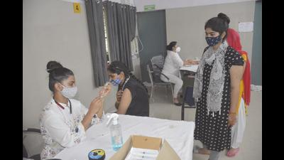 Health staff inoculates a woman with a dose of vaccine at the Community Health Center in Dasna, Ghaziabad, Uttar Pradesh, on Tuesday. (HT Photo)