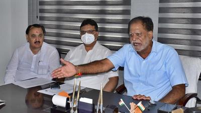 Mayor Balkar Sandhu addressing the media in Ludhiana on Wednesday. (Harsimar Pal Singh/HT) Mayor Balkar Sandhu addressing the media in Ludhiana on Wednesday. (Harsimar Pal Singh/HT)