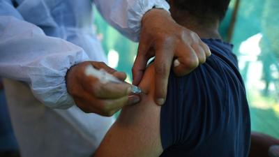 The Srinagar deputy commissioner exhorted officials to hold vaccination drives in wee hours to cater to the working class who may not be able to avail the facility during the regular hours of the day. (WASEEM ANDRABI/HT) The Srinagar deputy commissioner exhorted officials to hold vaccination drives in wee hours to cater to the working class who may not be able to avail the facility during the regular hours of the day. (WASEEM ANDRABI/HT)