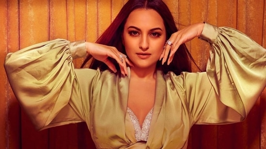 549px x 309px - Sonakshi Sinha teases fan to eat air when asked about weight loss tips |  Health - Hindustan Times