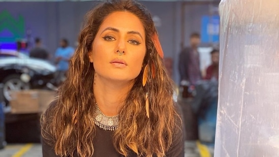 Hina Khan flaunts sweat glow as she ticks off cardio workout with treadmill run(Instagram/realhinakhan)