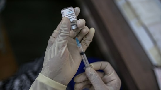 A nurse prepares a dose of Bharat Biotech Ltd. Covaxin vaccine at a Covid-19 vaccination center.(Bloomberg)