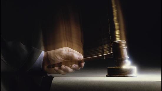The lawyer has to deposit the cost with the High Court Legal Services Authority within 15 days. (Getty Images/Purestock)
