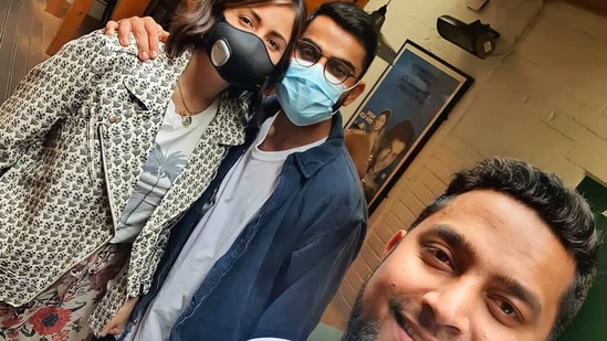 Anushka and Virat pose for a selfie at a street food joint.