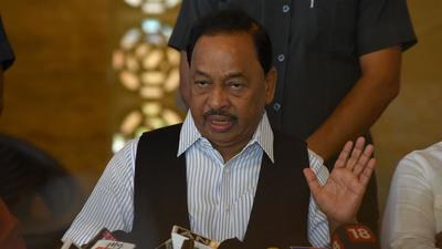 Union minister Narayan Rane addresses a press conference at his Juhu residence, on Wednesday. (Vijay Bate/HT PHOTO) Union minister Narayan Rane addresses a press conference at his Juhu residence, on Wednesday. (Vijay Bate/HT PHOTO)