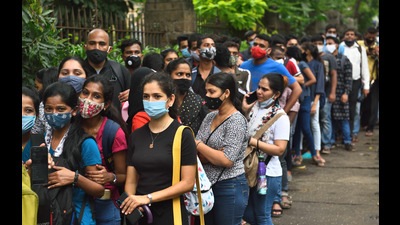 Mumbai’s tally of new Covid cases rose to 342 with four deaths taking the toll to 15,956 in the metropolis. (Satish Bate/HT PHOTO) Mumbai’s tally of new Covid cases rose to 342 with four deaths taking the toll to 15,956 in the metropolis. (Satish Bate/HT PHOTO)