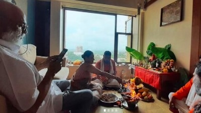 Swara Bhasker performed the rituals wearing a pink and blue saree. (Instagram/@reallyswara)