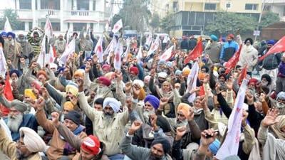 The protesters alleged that a senior cop called them “blackmailers” and “goondas”. (HT File Photo/For Representation Only)
