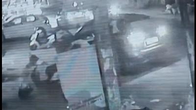 The victim, Meenakshi Sharma, seen alighting from the car after the accused threatened her on gunpoint. (HT PHOTO)