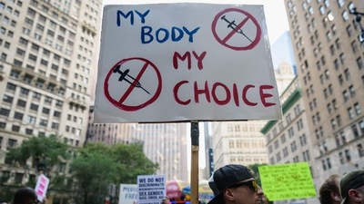 Protestors opposed to Covid-19 vaccine mandates and vaccine passports by the government rally at City Hall in New York City. (AFP) Protestors opposed to Covid-19 vaccine mandates and vaccine passports by the government rally at City Hall in New York City. (AFP)
