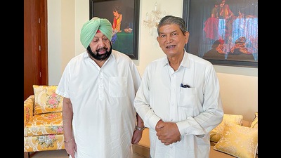 Punjab Congress general secretary in-charge Harish Rawat with chief minister Capt Amarinder Singh. (PTI) Punjab Congress general secretary in-charge Harish Rawat with chief minister Capt Amarinder Singh. (PTI)