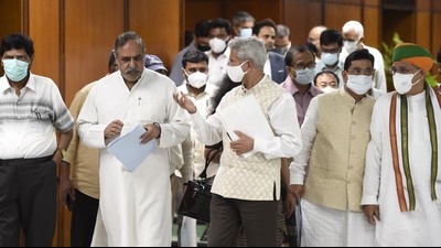 Union Minister of External Affairs S Jaishankar with Congress leader Anand Sharma at Parliament House Annexe, in New Delhi, India, on Thursday (Arvind Yadav/HT PHOTO) Union Minister of External Affairs S Jaishankar with Congress leader Anand Sharma at Parliament House Annexe, in New Delhi, India, on Thursday (Arvind Yadav/HT PHOTO)