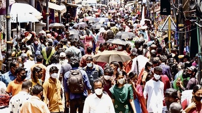 PRELUDE TO THE THIRD WAVE: A crowded market in Kerala's capital Thiruvananthapuram on the eve of Onam last Friday. (PTI) PRELUDE TO THE THIRD WAVE: A crowded market in Kerala's capital Thiruvananthapuram on the eve of Onam last Friday. (PTI)