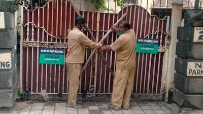 The Brihanmumbai Municipal Corporation (BMC) on Thursday sealed the St Joseph’s boarding school and orphanage in Agripada after 22 residents tested positive for Covid-19. (HT PHOTO.) The Brihanmumbai Municipal Corporation (BMC) on Thursday sealed the St Joseph’s boarding school and orphanage in Agripada after 22 residents tested positive for Covid-19. (HT PHOTO.)