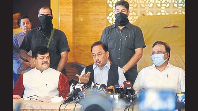 Union minister Narayan Rane addresses a press conference at his Juhu residence, on Wednesday. (Vijay Bate/HT PHOTO)