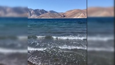 Sara Ali Khan visits the famous Pangong Tso lake in Leh. She also added the song, "aaj blue hai paani paani" as the background music of the video. (Instagram/@saraalikhan95) Sara Ali Khan visits the famous Pangong Tso lake in Leh. She also added the song, "aaj blue hai paani paani" as the background music of the video. (Instagram/@saraalikhan95)