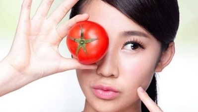 Tomato: A tried and tested skin de-tanning ingredient, tomato is rich in antioxidants and vitamin C that improve collagen production and protects from sunburn. Take some tomato juice and apply on the tanned areas of the skin. Let it dry for 15 mins. Wash with normal water. Do this three times a week. (Instagram) Tomato: A tried and tested skin de-tanning ingredient, tomato is rich in antioxidants and vitamin C that improve collagen production and protects from sunburn. Take some tomato juice and apply on the tanned areas of the skin. Let it dry for 15 mins. Wash with normal water. Do this three times a week. (Instagram)