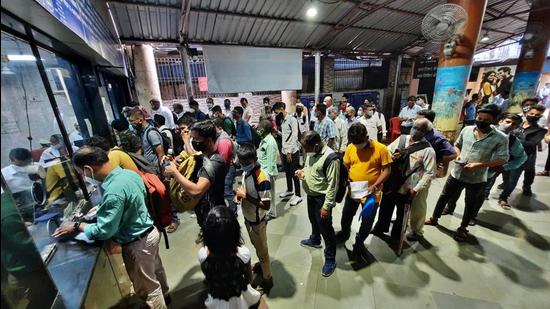 Passengers who have taken two doses of Covid-19 vaccine, queue up at the ticket counter for passes at Thane Station. (HT PHOTO)